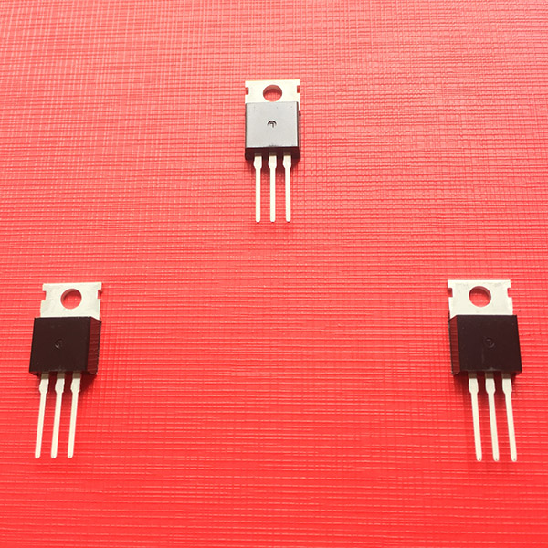 N沟道增强型高压功率场效应管FHP730可保护AC-DC开关电源芯片